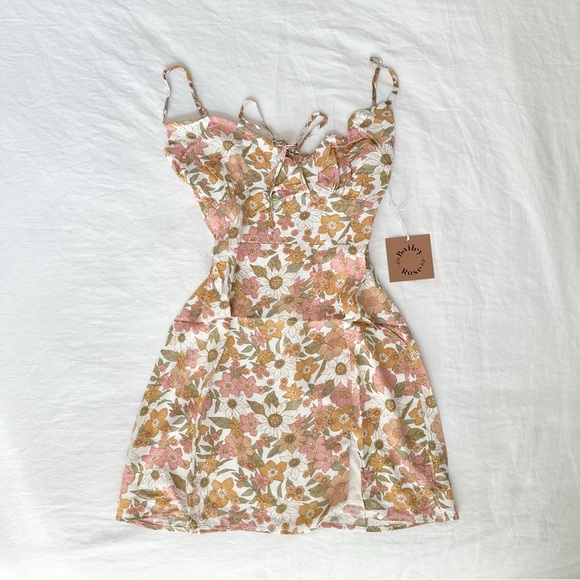 floral mini dress🤍 - Picture 1 of 3